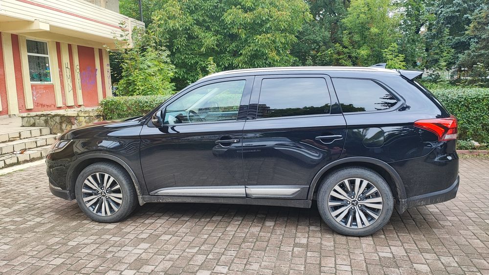 Mitsubishi Outlander 2021