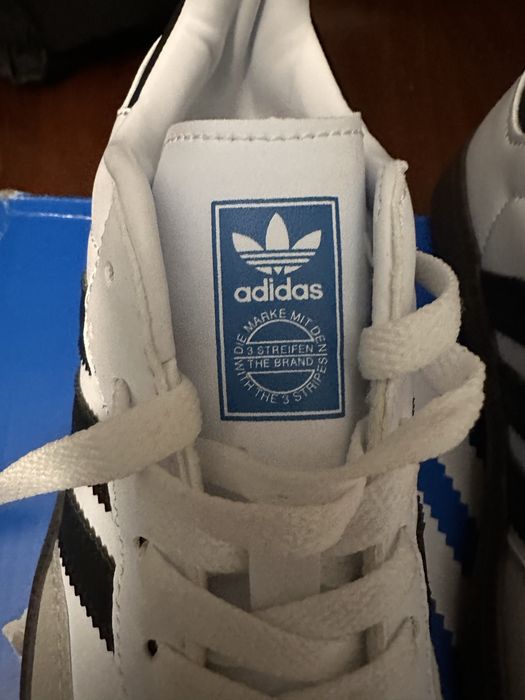 Sapatilhas Adidas modelo Samba n. 34
