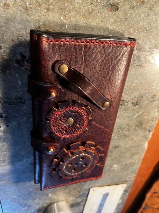 Bolsa Artesanal em Couro para Tabaco de Enrolar – Estilo Steampunk
