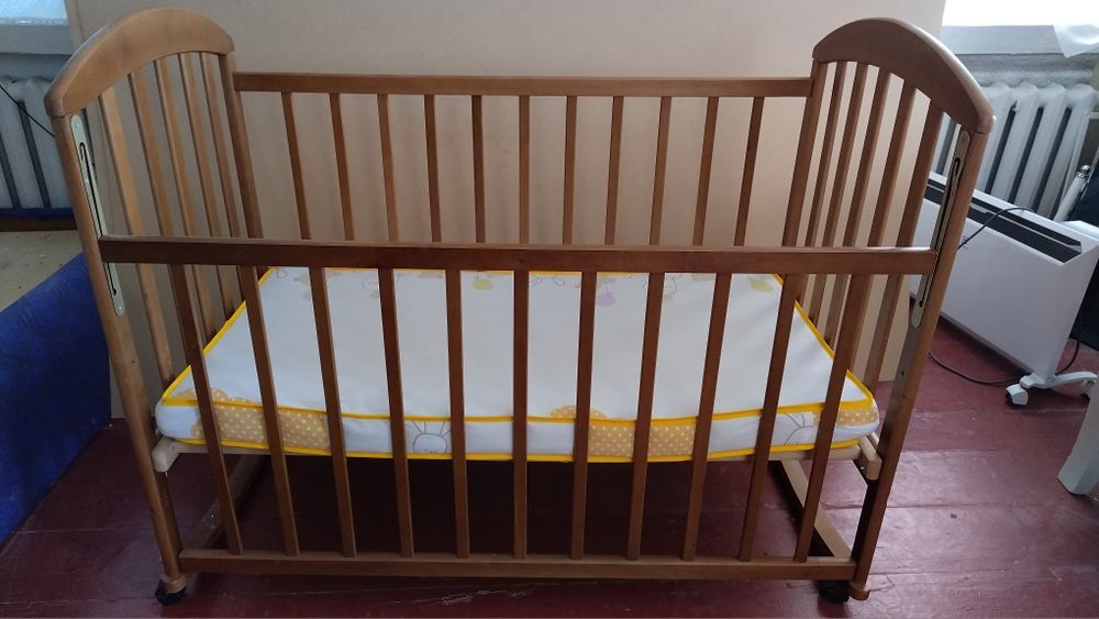 Детская кроватка, ліжко дитяче  с матрасом