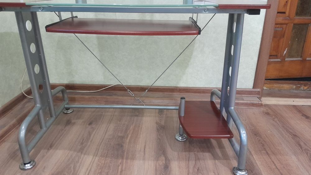 Компюторний стіл