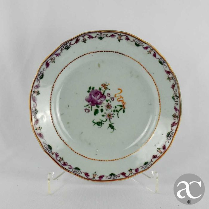 Prato em porcelana da China período Qianlong, séc. XVIII, Família Rosa