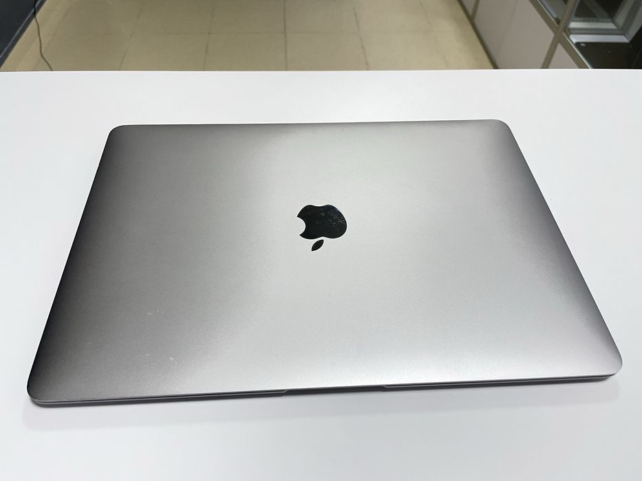 Apple A1932 MacBook Air i5-8210Y 16GB DDR3 250GB SSD