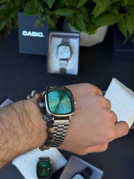 Годинник Casio , квадратний циферблат