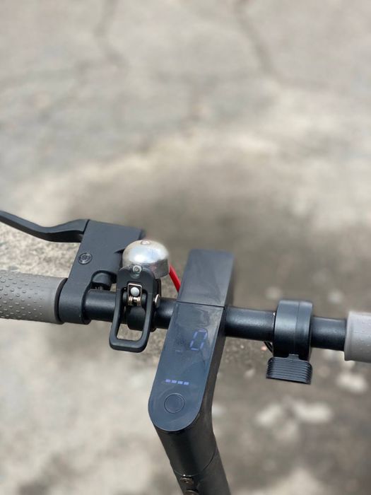 Продам електросамокат Xiomi M365 pro