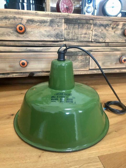 Candeeiros Industriais originais antigos resgatados de fábricas