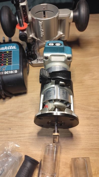 Frezarka Makita bezszczotkowa, komplet, ładowarka,bateria + dodatki