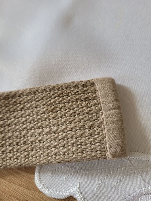 Męski regulowany parciany pasek w kolorze beżowym