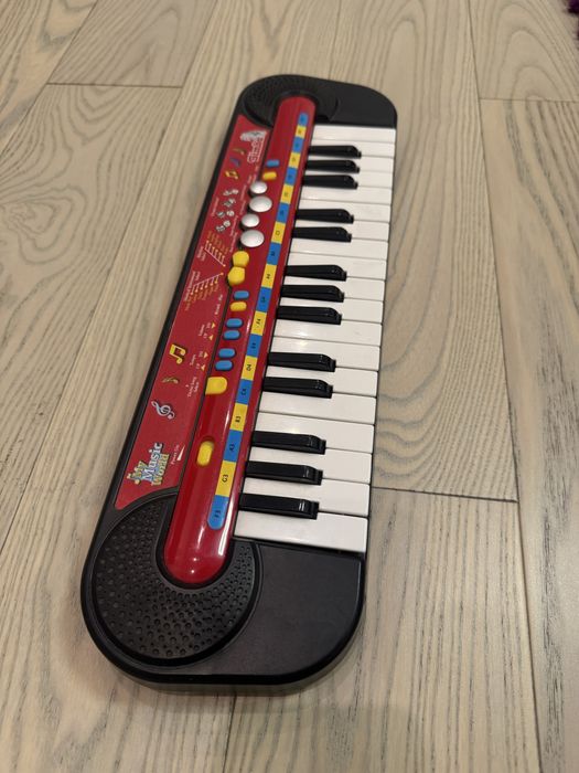 Дитячий синтезатор, піаніно