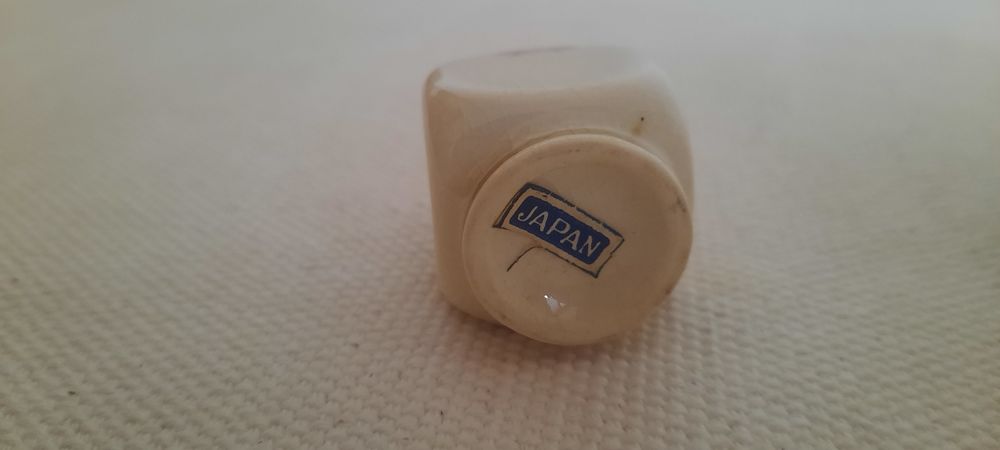 Várias peças porcelana orientais