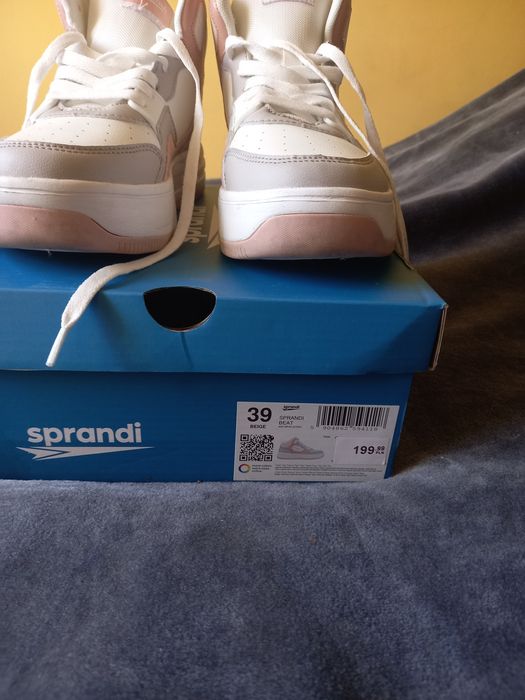Buty białe sportowe wygodne lekkie marki sprandi