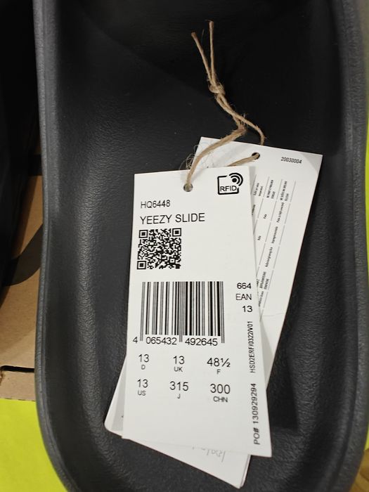 Yeezy slide onyx tamanho 41/44/46/47/48