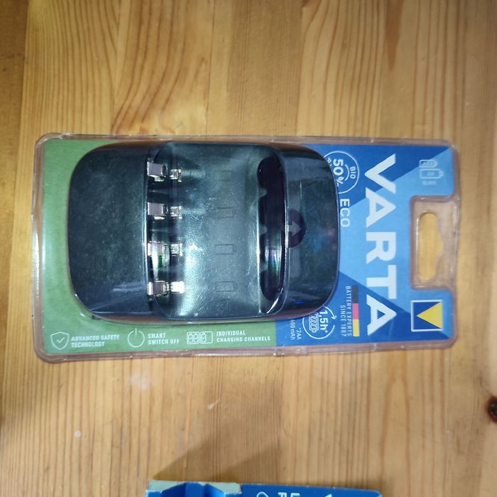 ładowarka Varta aa aaa eco charger