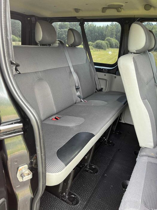 Opel Vivaro 2.0 115 koni 2013 rok 9 osób