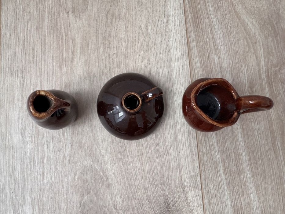 Małe ceramiczne wazony