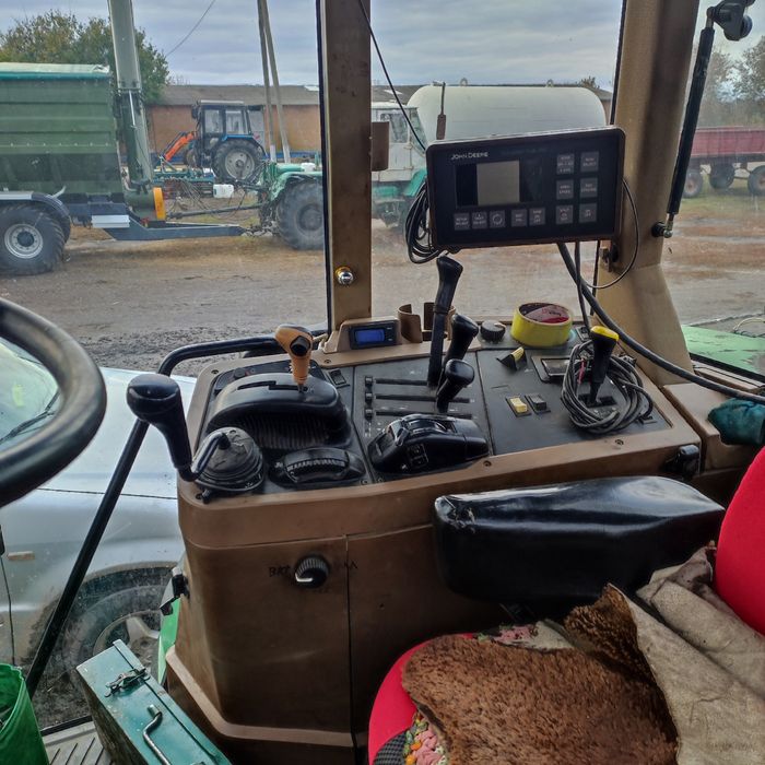 Трактор  John Deere 7810