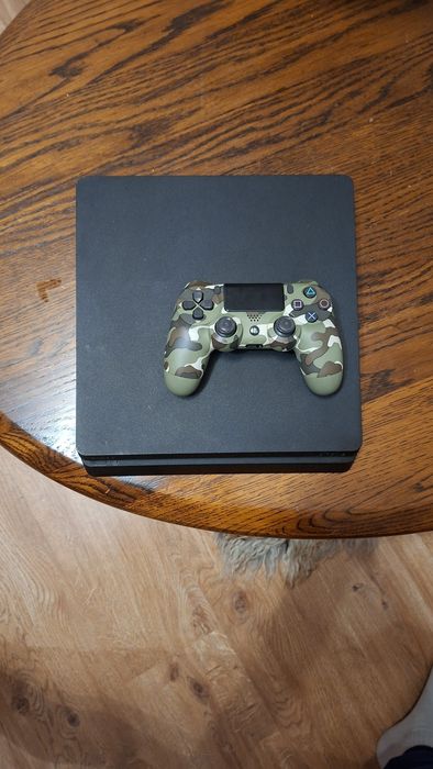 Ps4 + okablowanie + pad moro+ gra Ufc 3