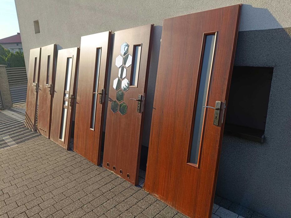 Drzwi wewnętrzne 3x80 prawe, 3x70 prawe orzech