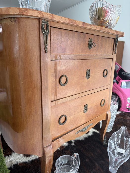 Comoda vintage com pedra