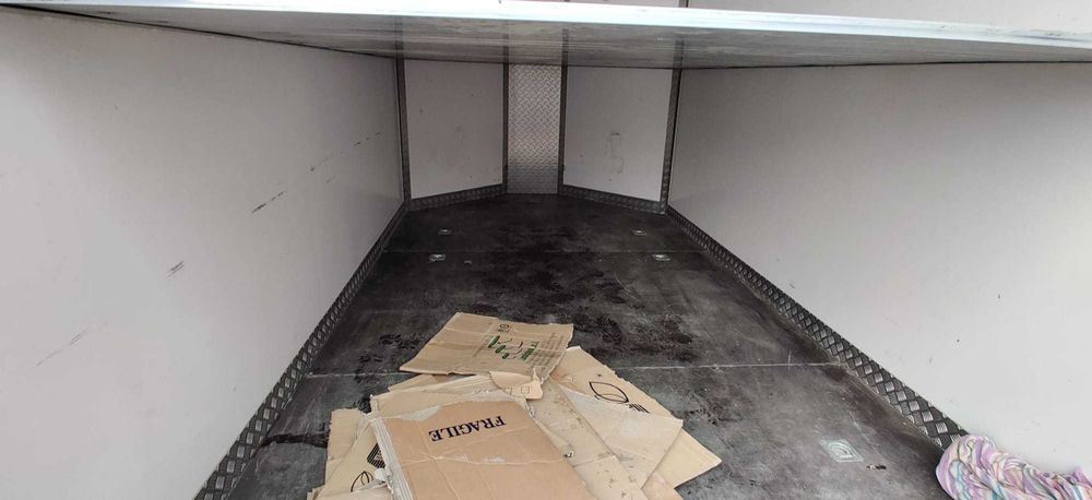 reboque de carga caixa fechada