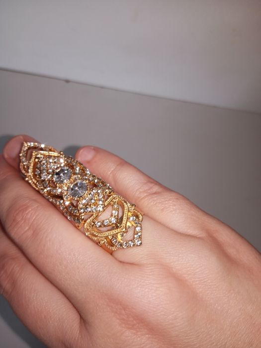 Anel dourado com pedras, tamanho único ajustável