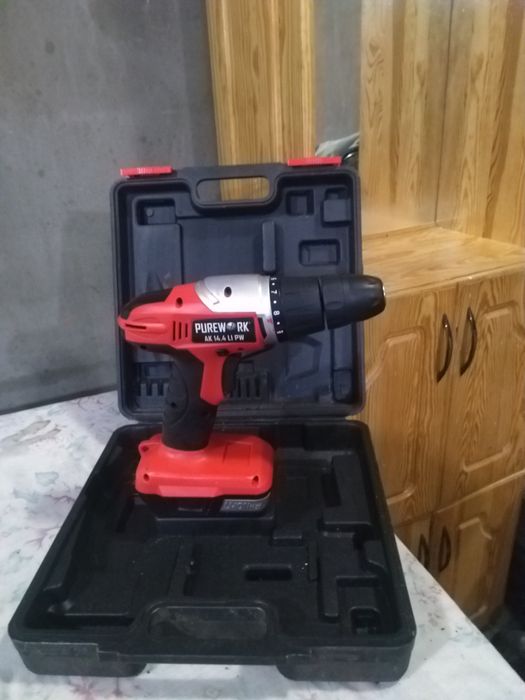 Шуроповерт на 14 в.привезений з Німеччини.