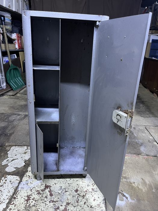 Шкаф охотничий (сейф оружейный) высота 86см/ширина 35см/глубина 25см