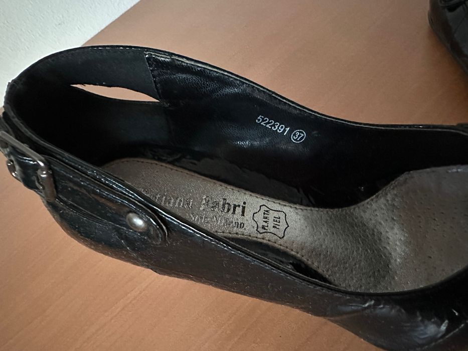 Sapatos Pretos Verniz Nº 37