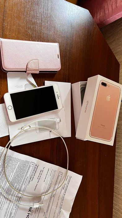 Телефон рожевий Apple Iphone 7 plus  32GB Rose Gold