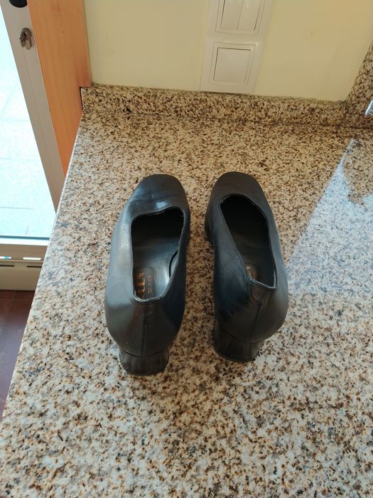Sapatos mulher 37 traje
