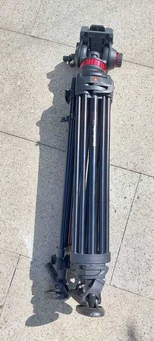 Tripé profissional Manfrotto 546B com cabeça fluída MVH502A