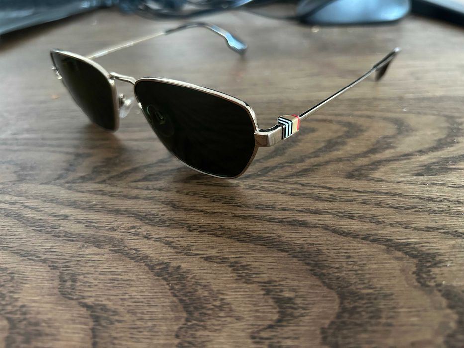 Oculos sol burberry