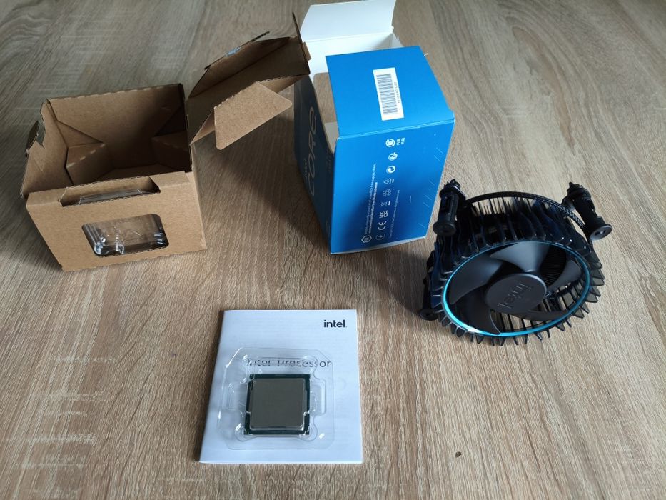 i7 9700k super stan. Używany amatorsko.