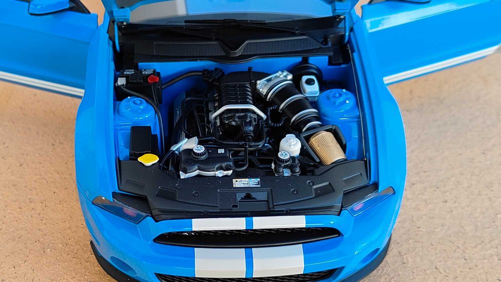 Ford Shelby 2010 GT 500 AutoArt 1/18