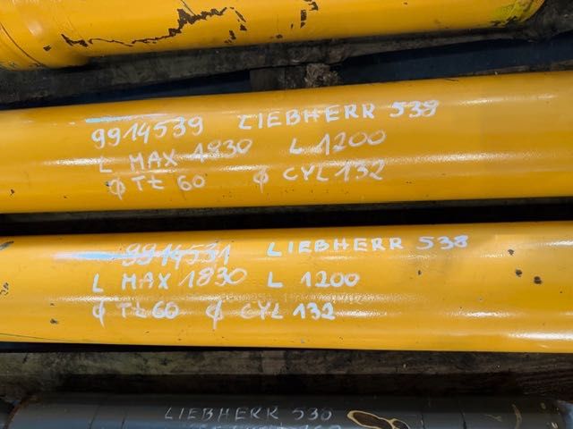 ładowarka liebherr L 538 KOMPLET siłowników hydraulicznych używanych