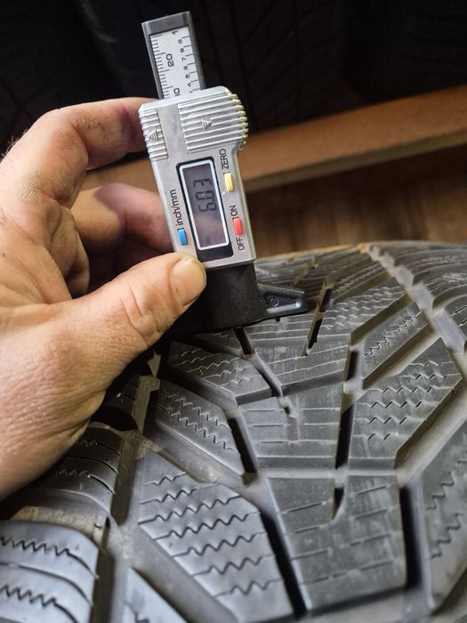 255/40/20 Hankook Para zima 6mm 2020