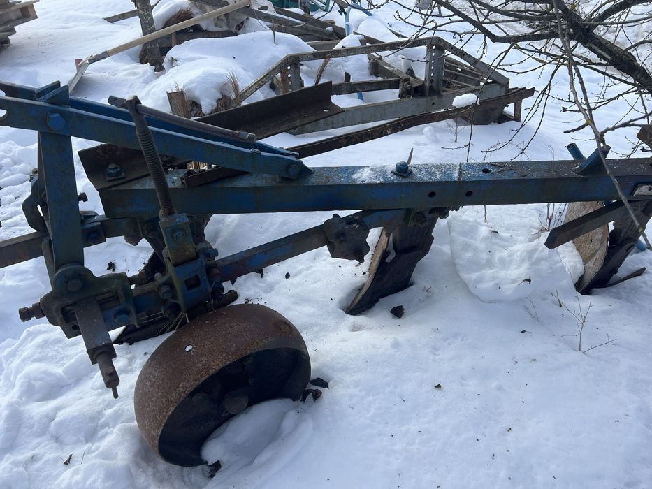 Продам плуг 3 корпуси
