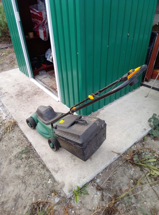 Máquina de cortar relva eléctrica