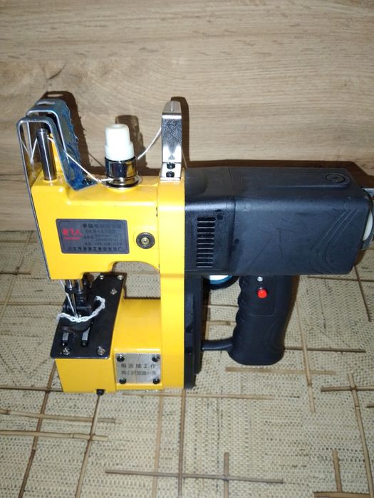 Продам ручную мешкозашивочную машинку