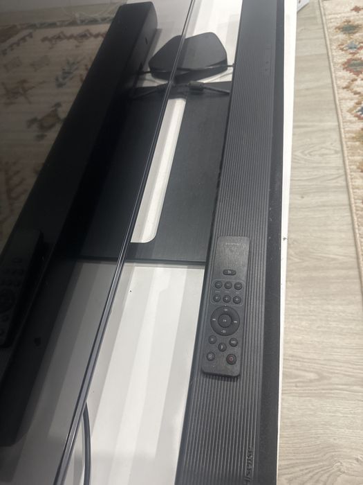 TV HISENSE (MiniLED - 55" - 140 cm) + coluna som