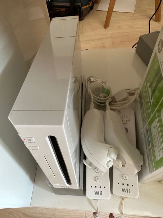 Nintendo Wii com caixa e Jogos - Faço entrega