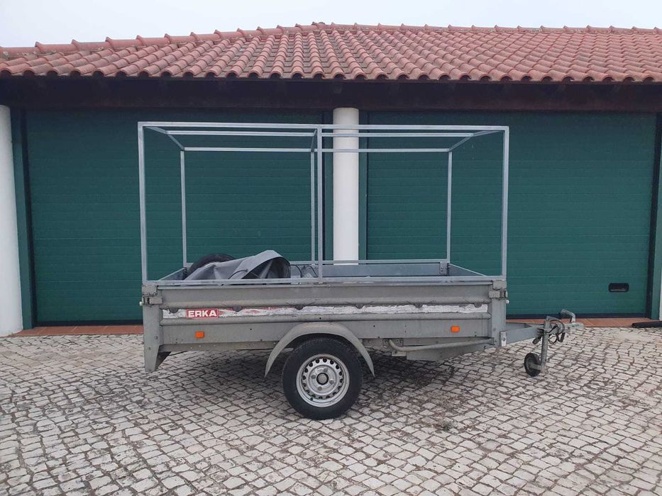 Atrelado em aço galvanizado