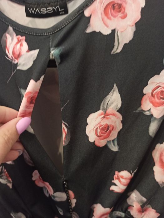 Sukienka dopasowana, marszczona. W kwiaty. Wiosna, lato, botki