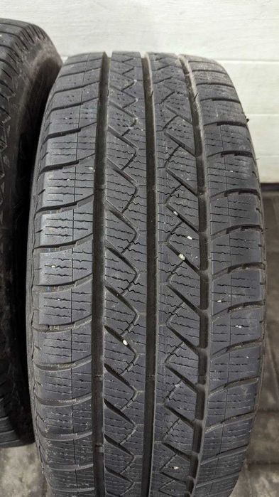 Шини 215/65 R15C 104/102T GoodYear Vector 4 Seasons Cargo