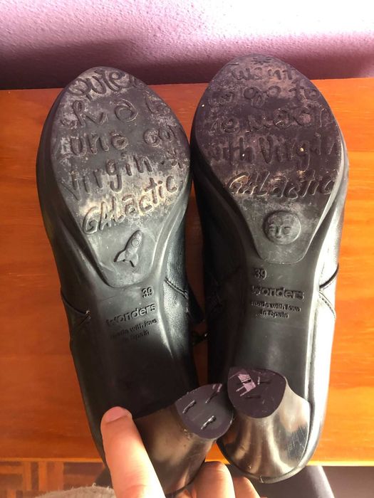 Sandalias pretas Wonders