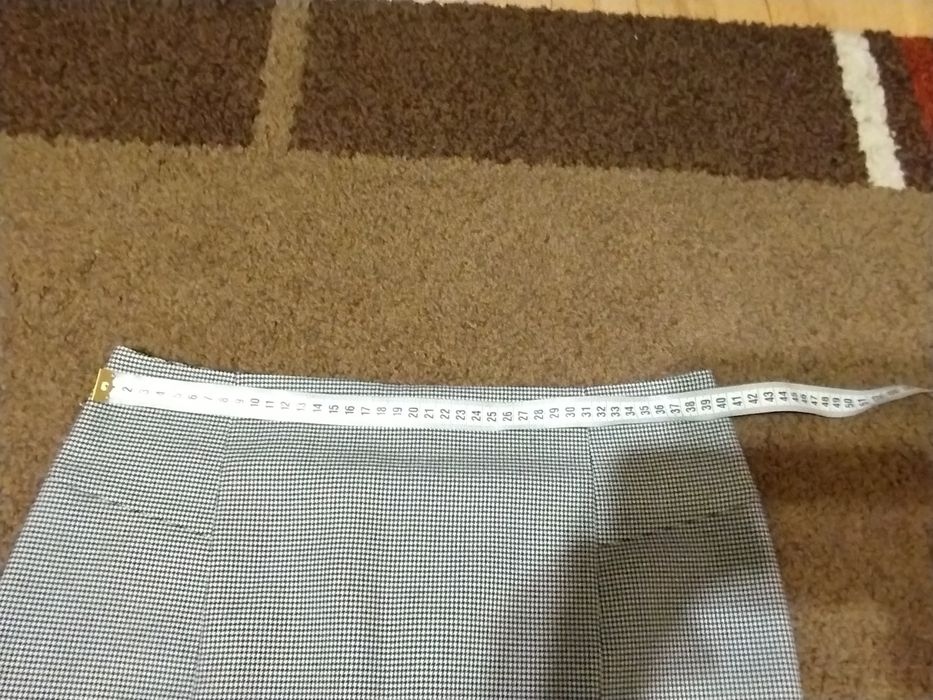 Spódnica ołówkowa w kolana