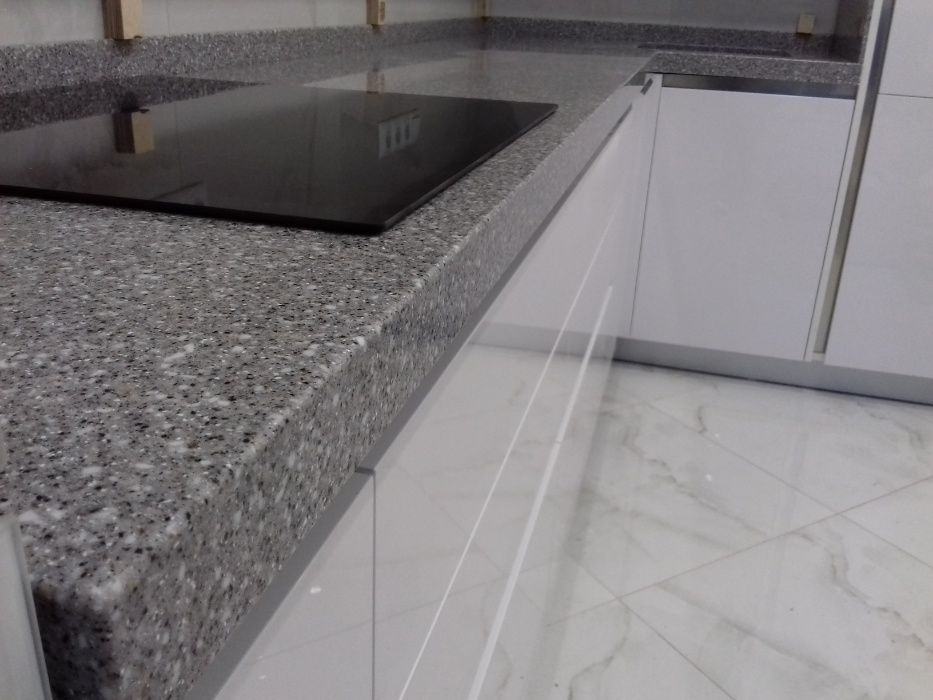 Столешница кухонная. Изделия из акрилового камня.