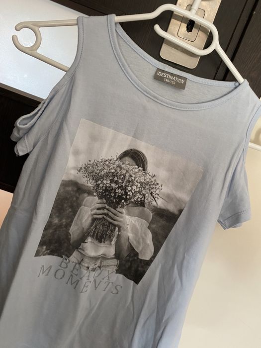 Koszulka z ozdobnym rękawem