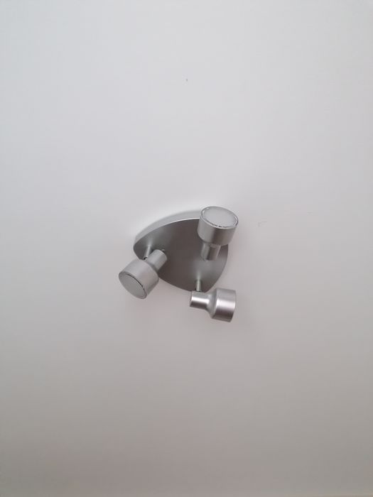 Candeeiro de teto em bom estado