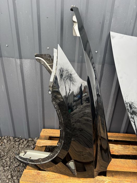 Капот Тесла У в цвете PBSB (черный)